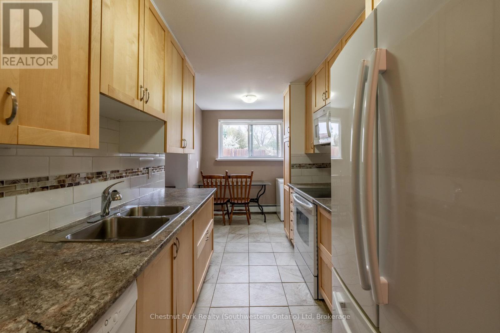 7 - 37 Conroy Crescent, Guelph, Ontario  N1G 2V5 - Photo 13 - X12143234