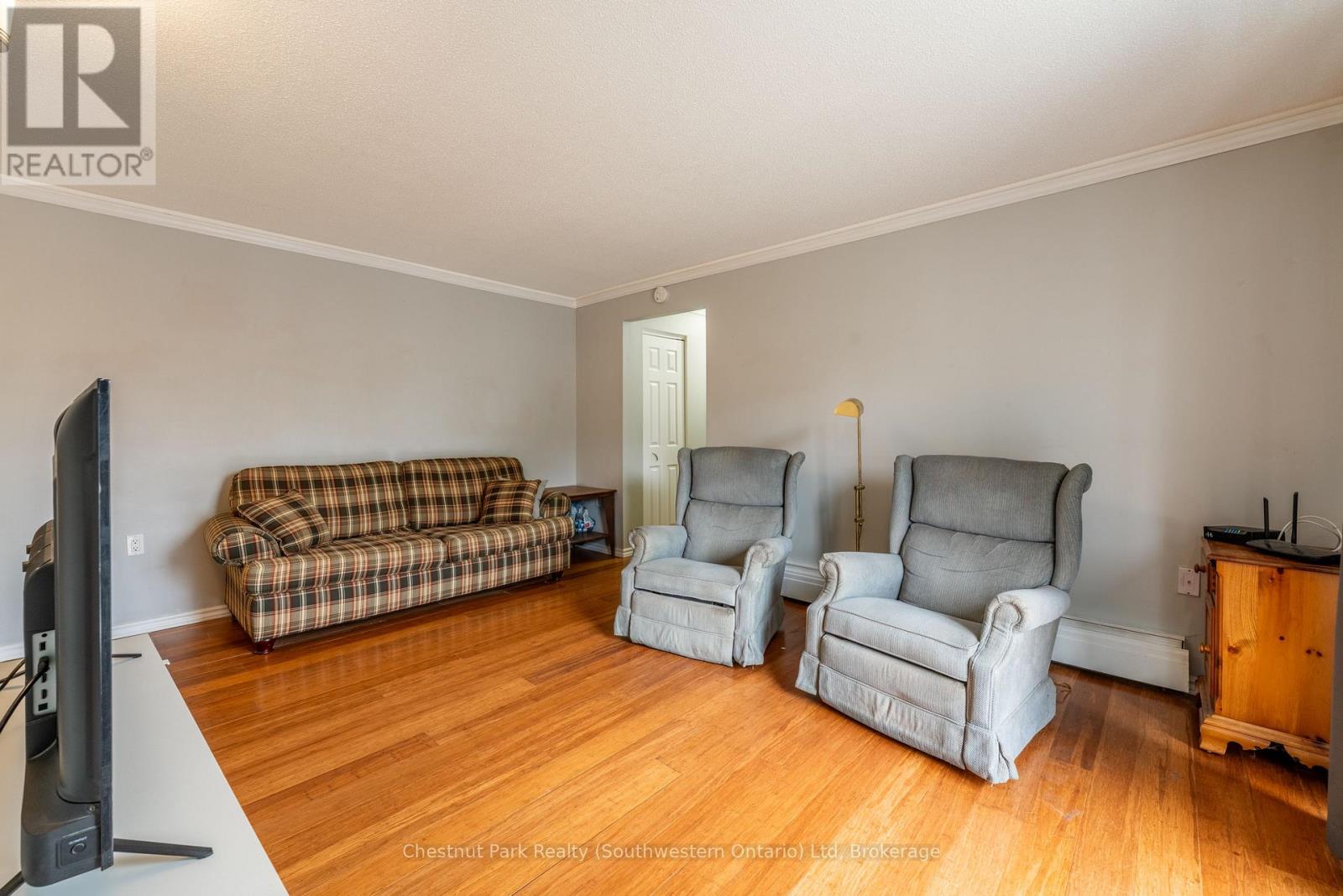 7 - 37 Conroy Crescent, Guelph, Ontario  N1G 2V5 - Photo 8 - X12143234