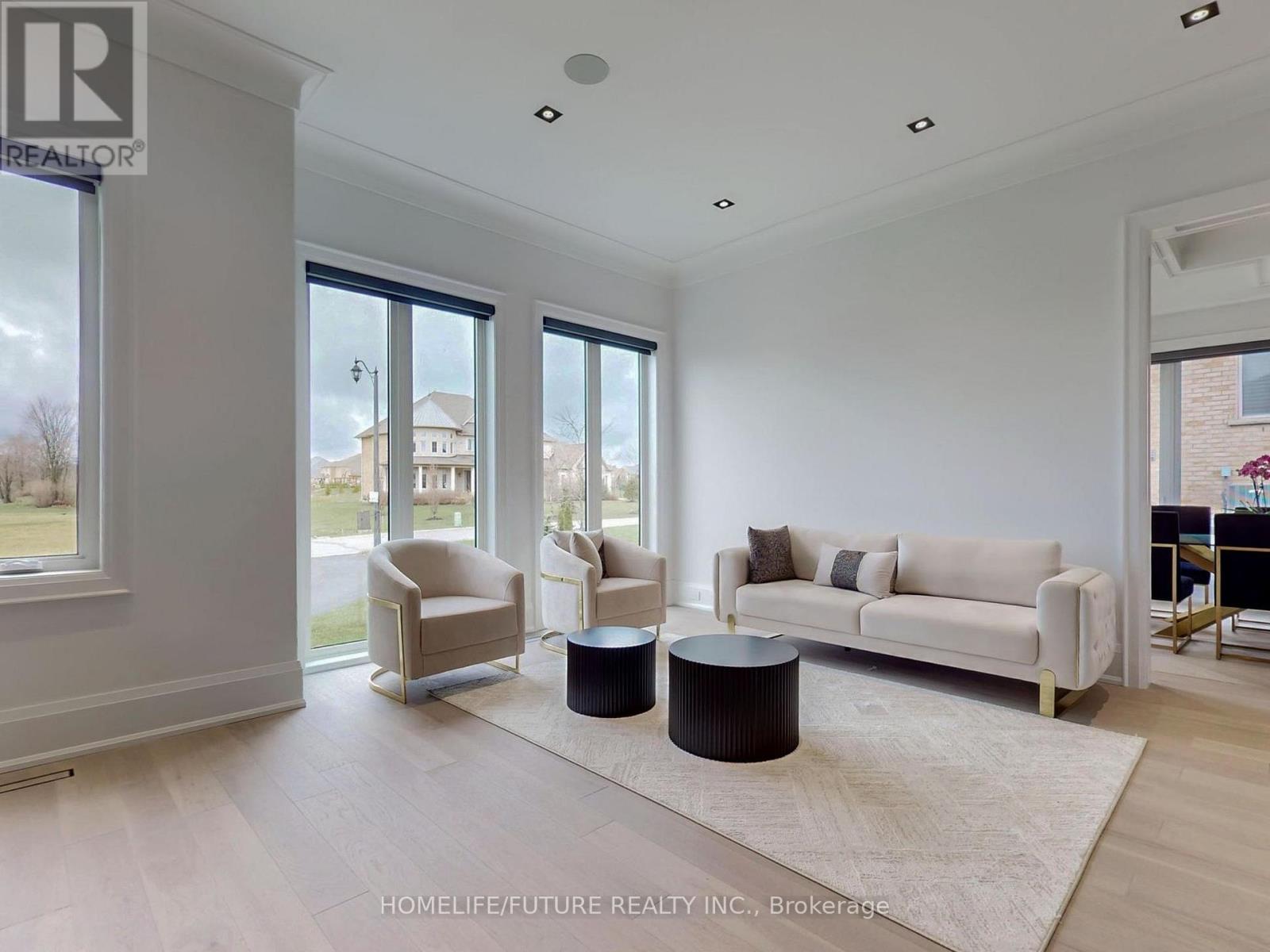 9 Pleasant Valley Drive, Whitchurch-Stouffville, Ontario  L4A 1W3 - Photo 5 - N12143193