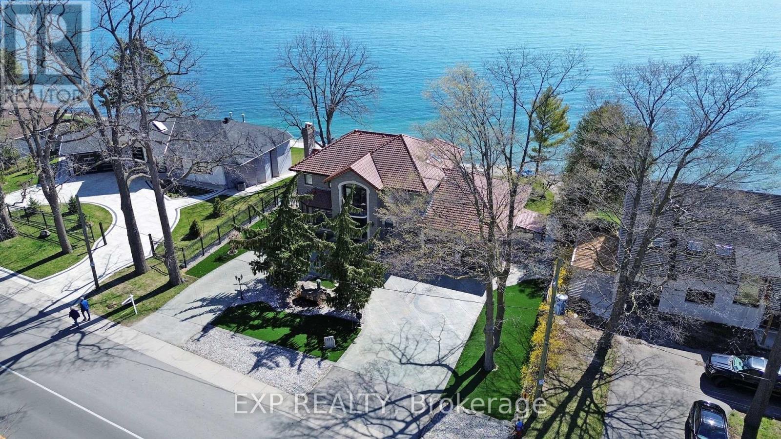 1372 Lakeshore Road, Oakville (Sw Southwest), Ontario  L6L 1G2 - Photo 1 - W12143191