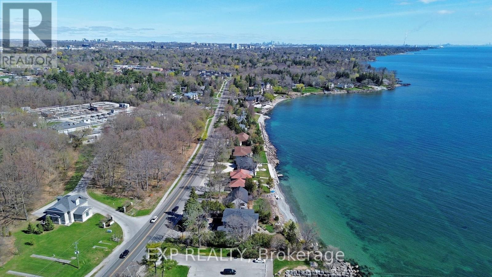 1372 Lakeshore Road, Oakville (Sw Southwest), Ontario  L6L 1G2 - Photo 12 - W12143191