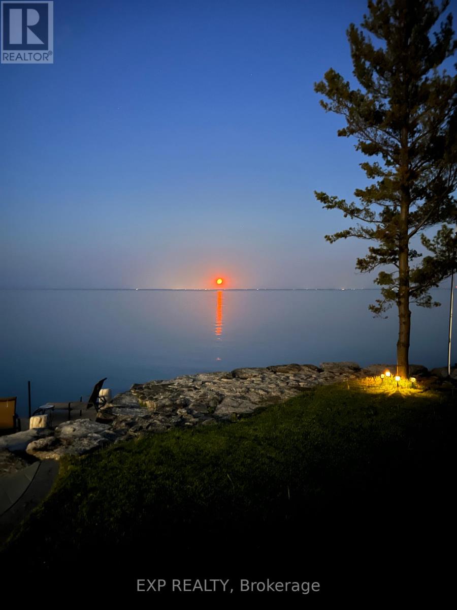 1372 Lakeshore Road, Oakville (Sw Southwest), Ontario  L6L 1G2 - Photo 15 - W12143191
