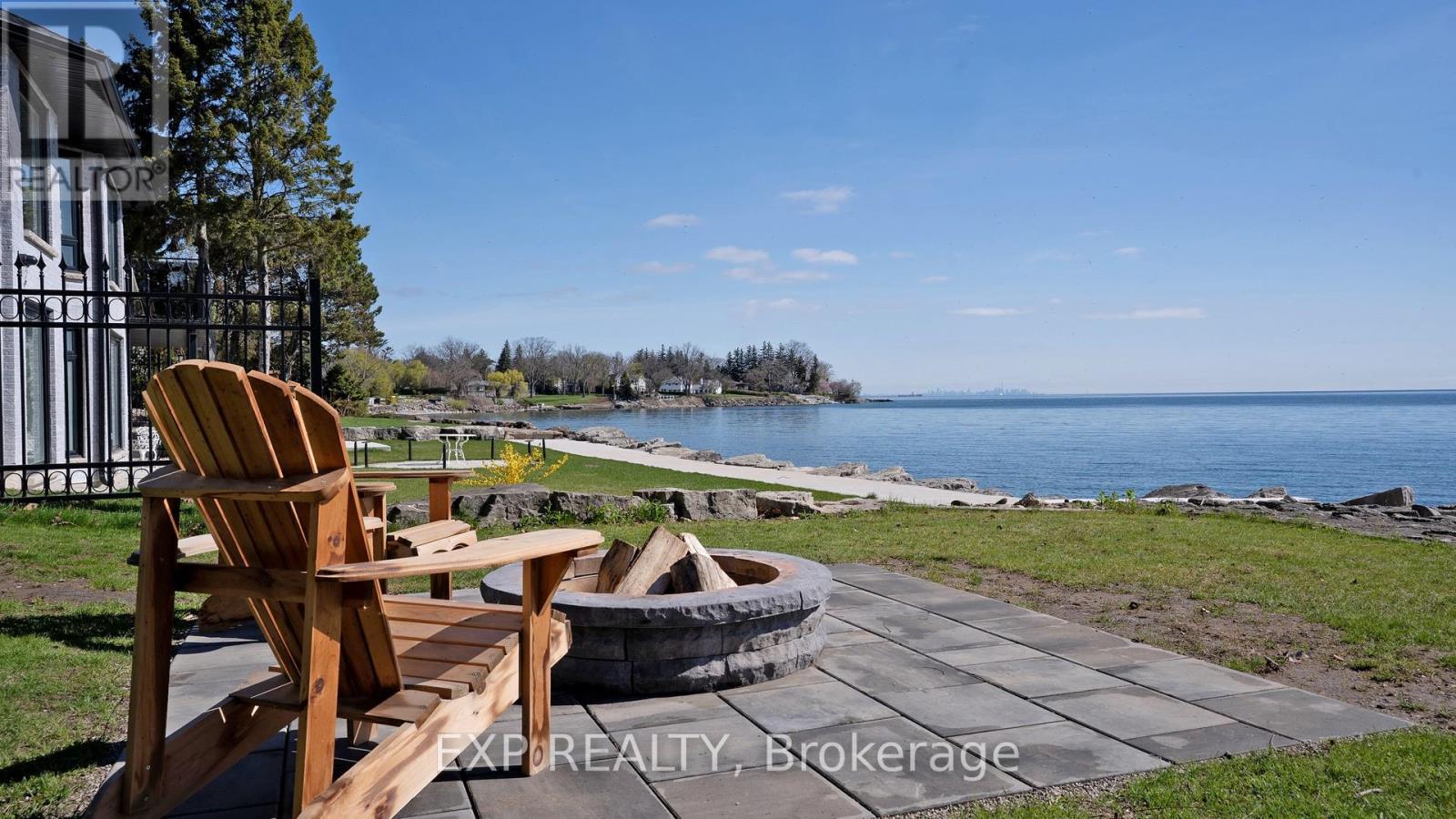 1372 Lakeshore Road, Oakville (Sw Southwest), Ontario  L6L 1G2 - Photo 8 - W12143191