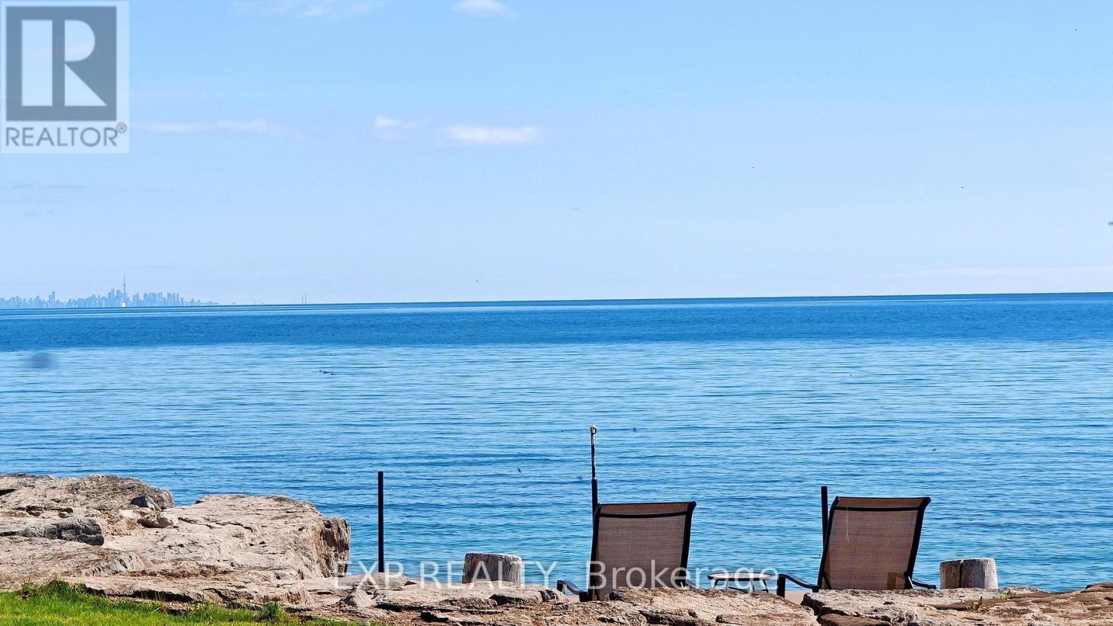 1372 Lakeshore Road, Oakville (Sw Southwest), Ontario  L6L 1G2 - Photo 9 - W12143191