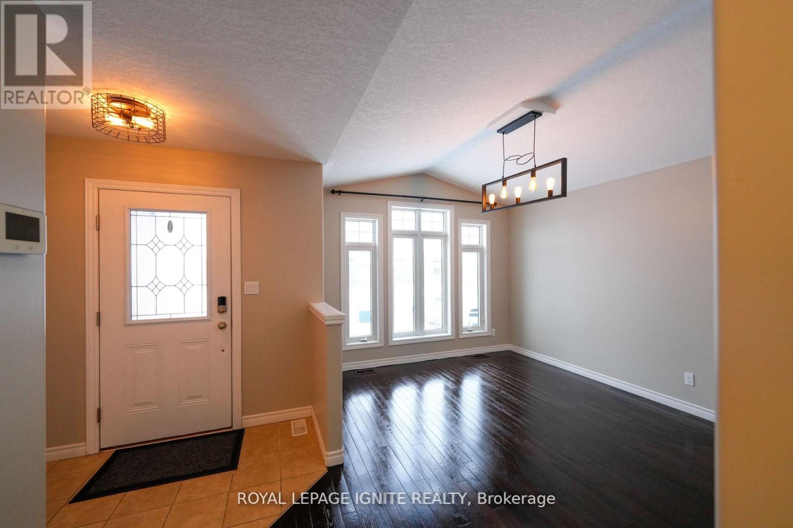 Property at 31 FOX DEN DRIVE image 5