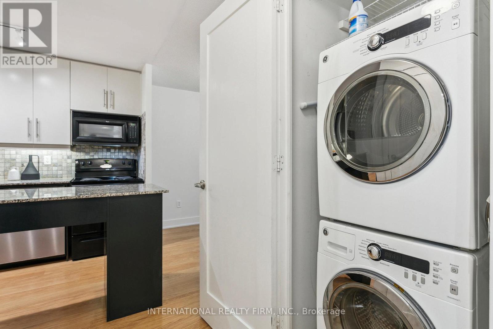 408 - 20 Blue Jays Way, Toronto, Ontario  M5V 3W6 - Photo 9 - C12122913