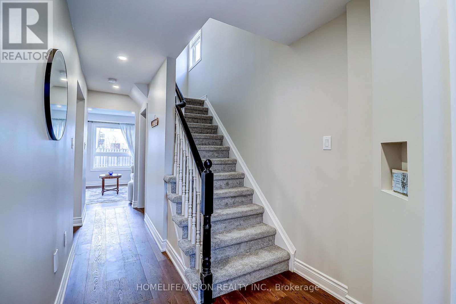 Property at 28 LONGUEUIL PLACE image 3