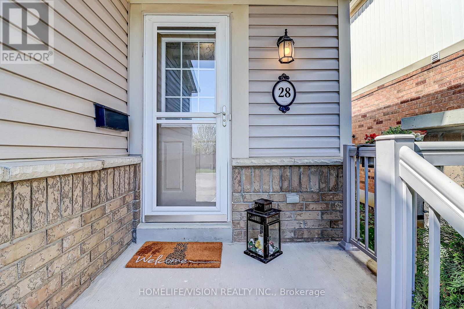 Property at 28 LONGUEUIL PLACE image 2