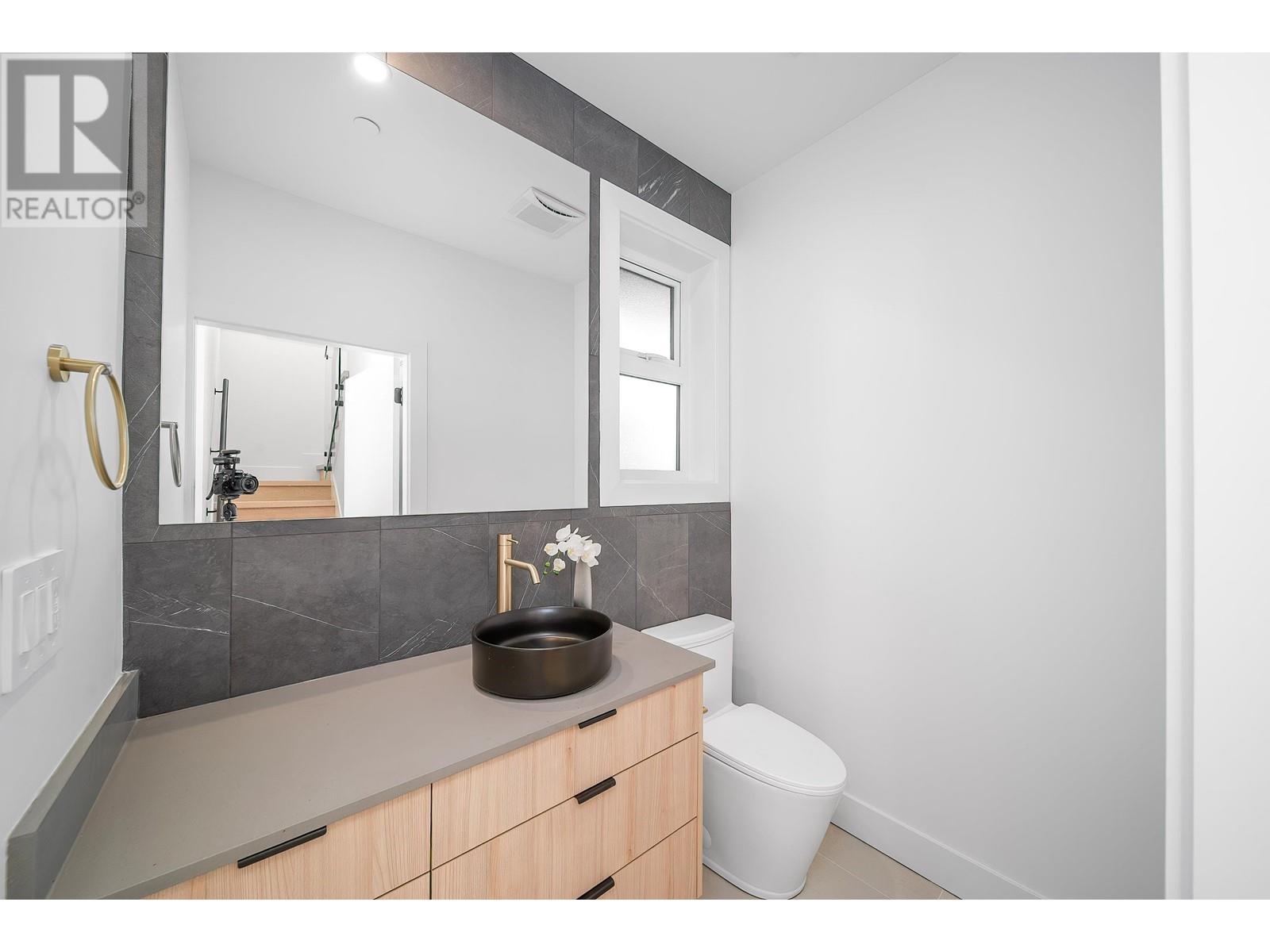 1710 E 35th Avenue, Vancouver, British Columbia  V5P 1B4 - Photo 13 - R2999359