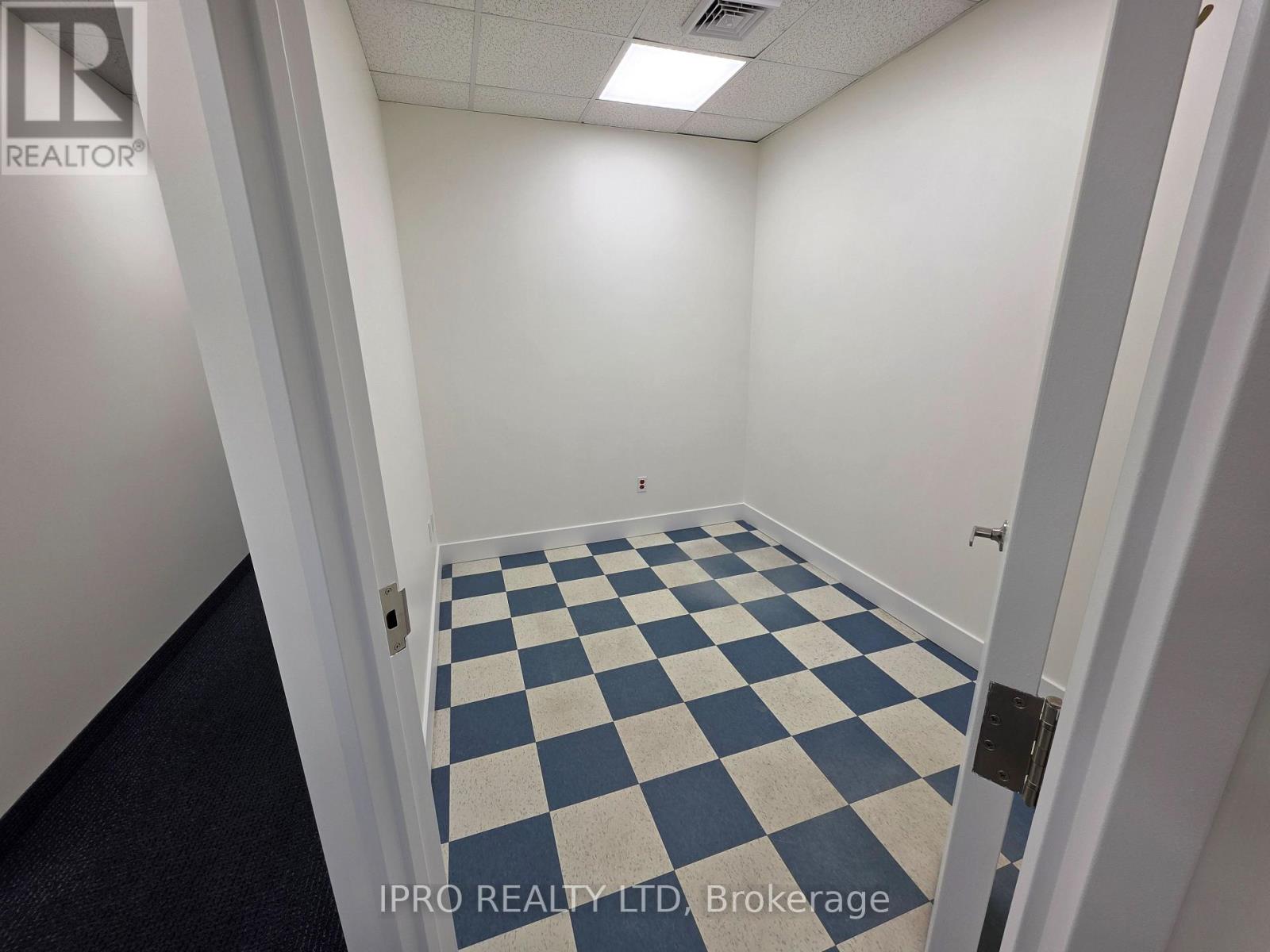 307 - 2250 Bovaird Drive E, Brampton (Sandringham-Wellington), Ontario  L6R 0W3 - Photo 10 - W12142323