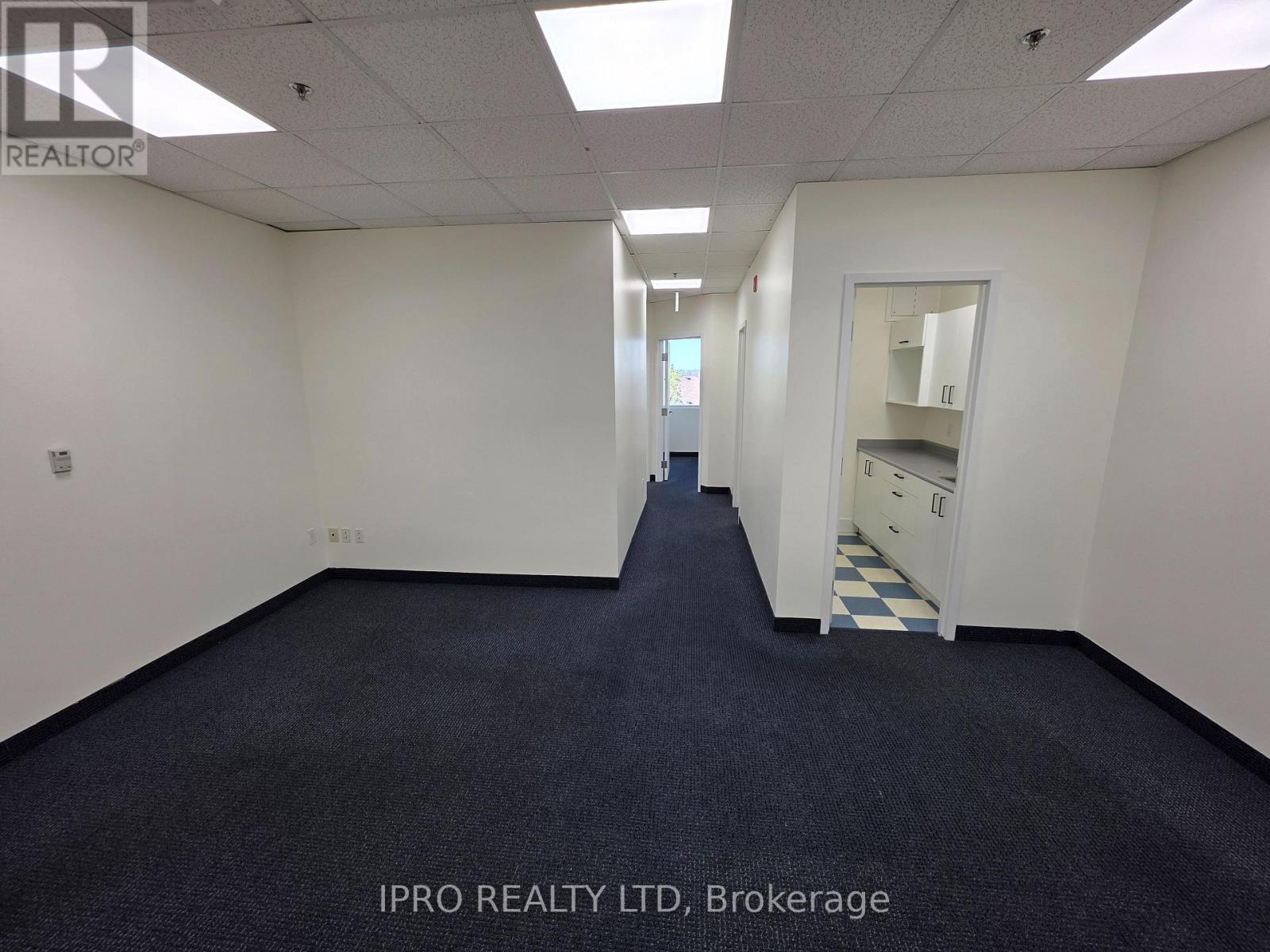 307 - 2250 Bovaird Drive E, Brampton (Sandringham-Wellington), Ontario  L6R 0W3 - Photo 2 - W12142323