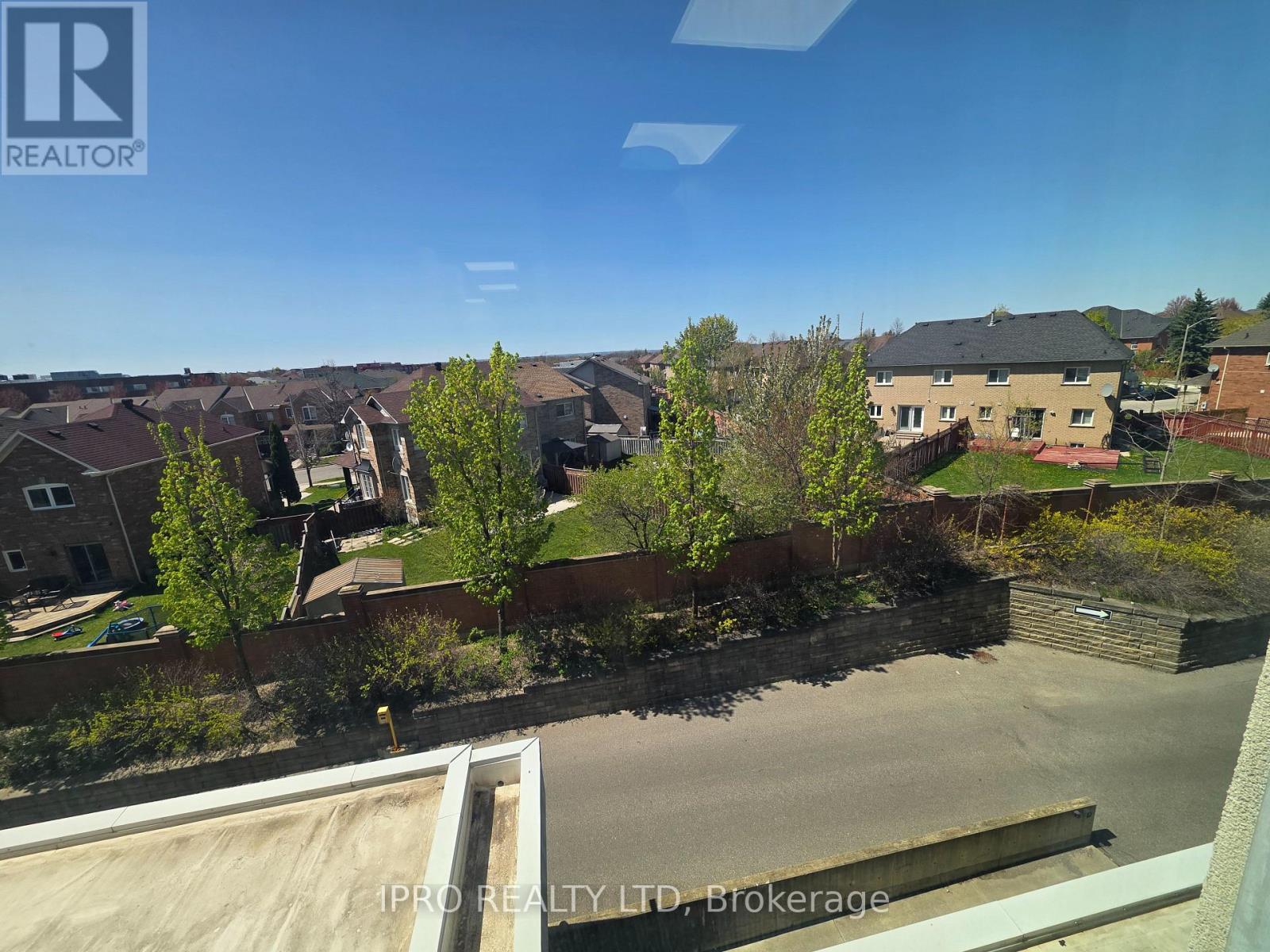 307 - 2250 Bovaird Drive E, Brampton (Sandringham-Wellington), Ontario  L6R 0W3 - Photo 5 - W12142323