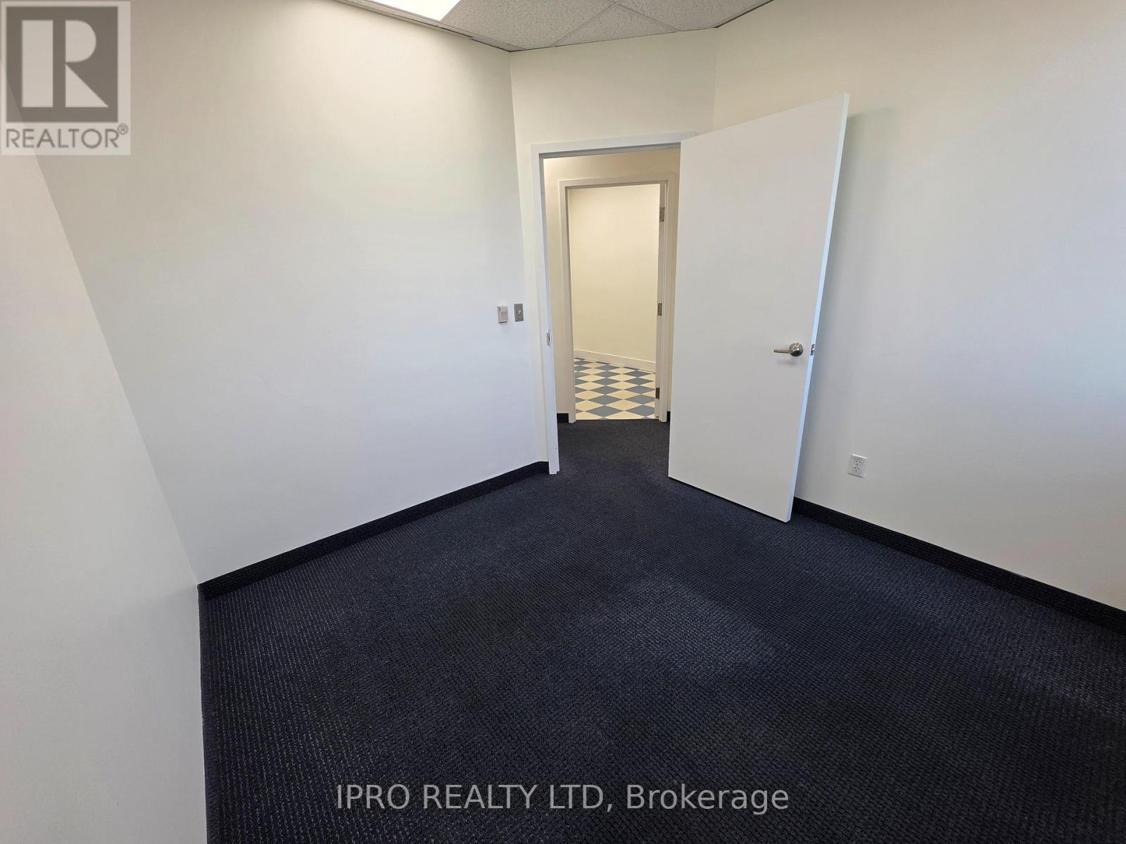 307 - 2250 Bovaird Drive E, Brampton (Sandringham-Wellington), Ontario  L6R 0W3 - Photo 4 - W12142323