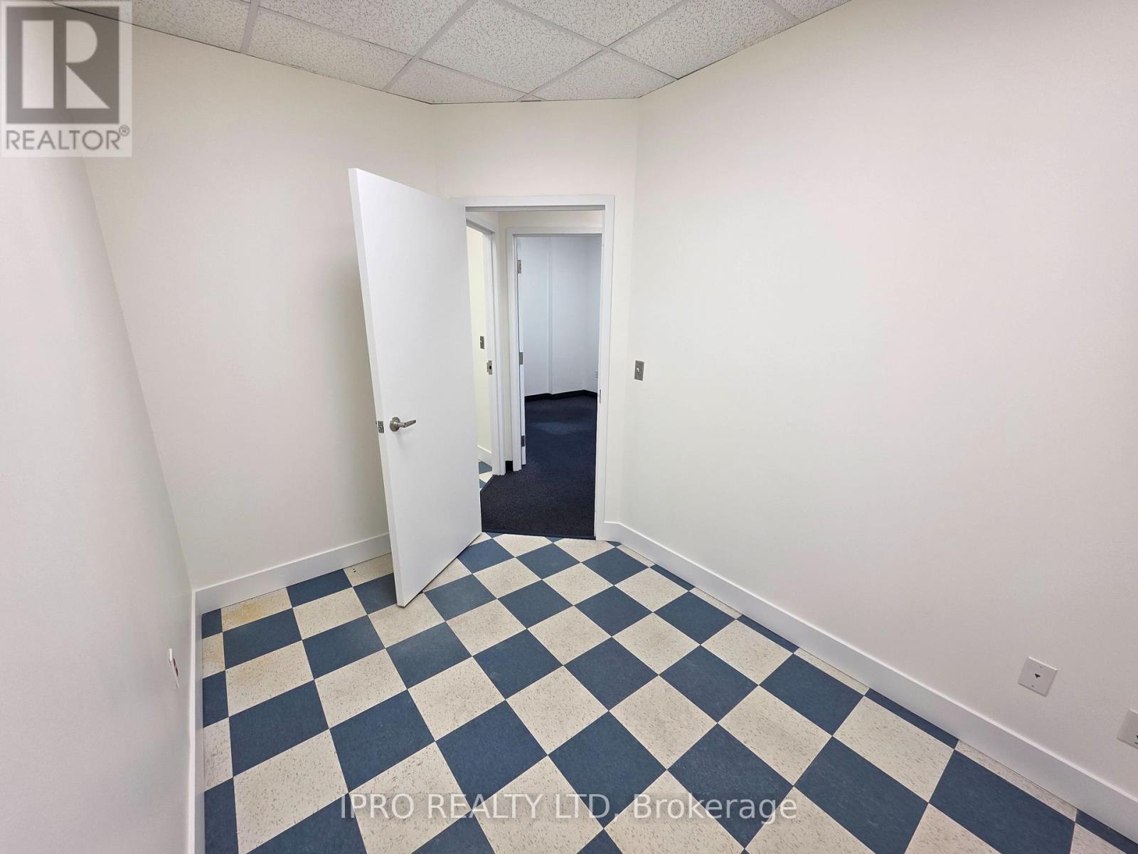 307 - 2250 Bovaird Drive E, Brampton (Sandringham-Wellington), Ontario  L6R 0W3 - Photo 8 - W12142323