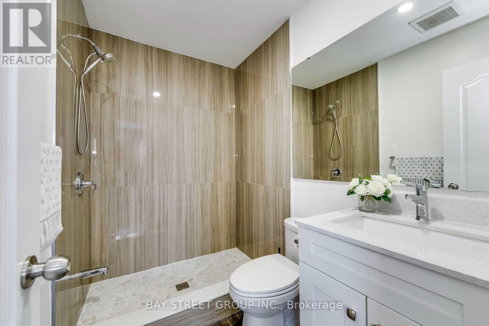 Upper - 5045 Rundle Court, Mississauga, Ontario  L5M 4A4 - Photo 18 - W12097413
