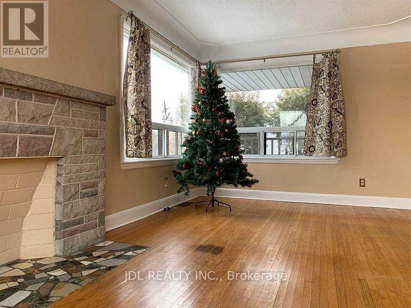 317 Parkdale Avenue S, Hamilton, Ontario  L8K 3P9 - Photo 2 - X12140537