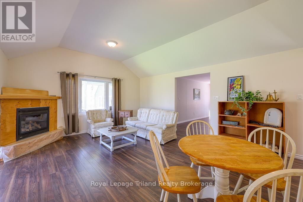 3435 Colin Street, Malahide, Ontario  N5H 2R2 - Photo 10 - X12143272