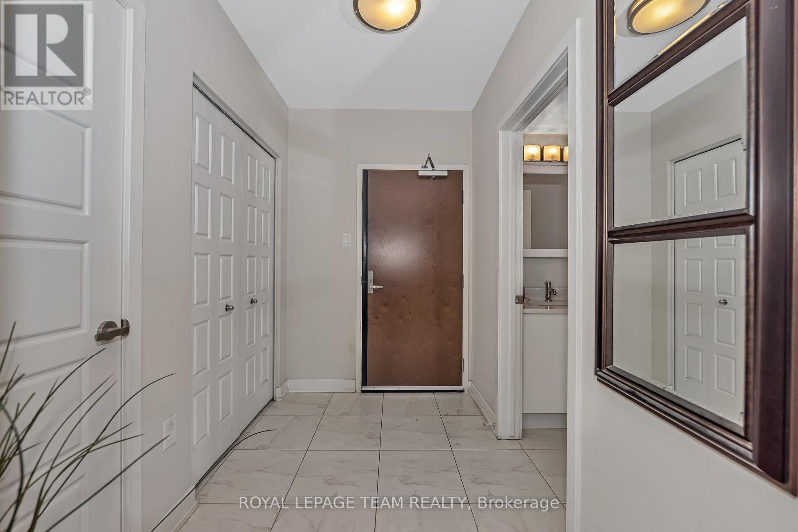 319 - 316 Bruyere Street, Ottawa, Ontario  K1N 5E7 - Photo 7 - X12143258
