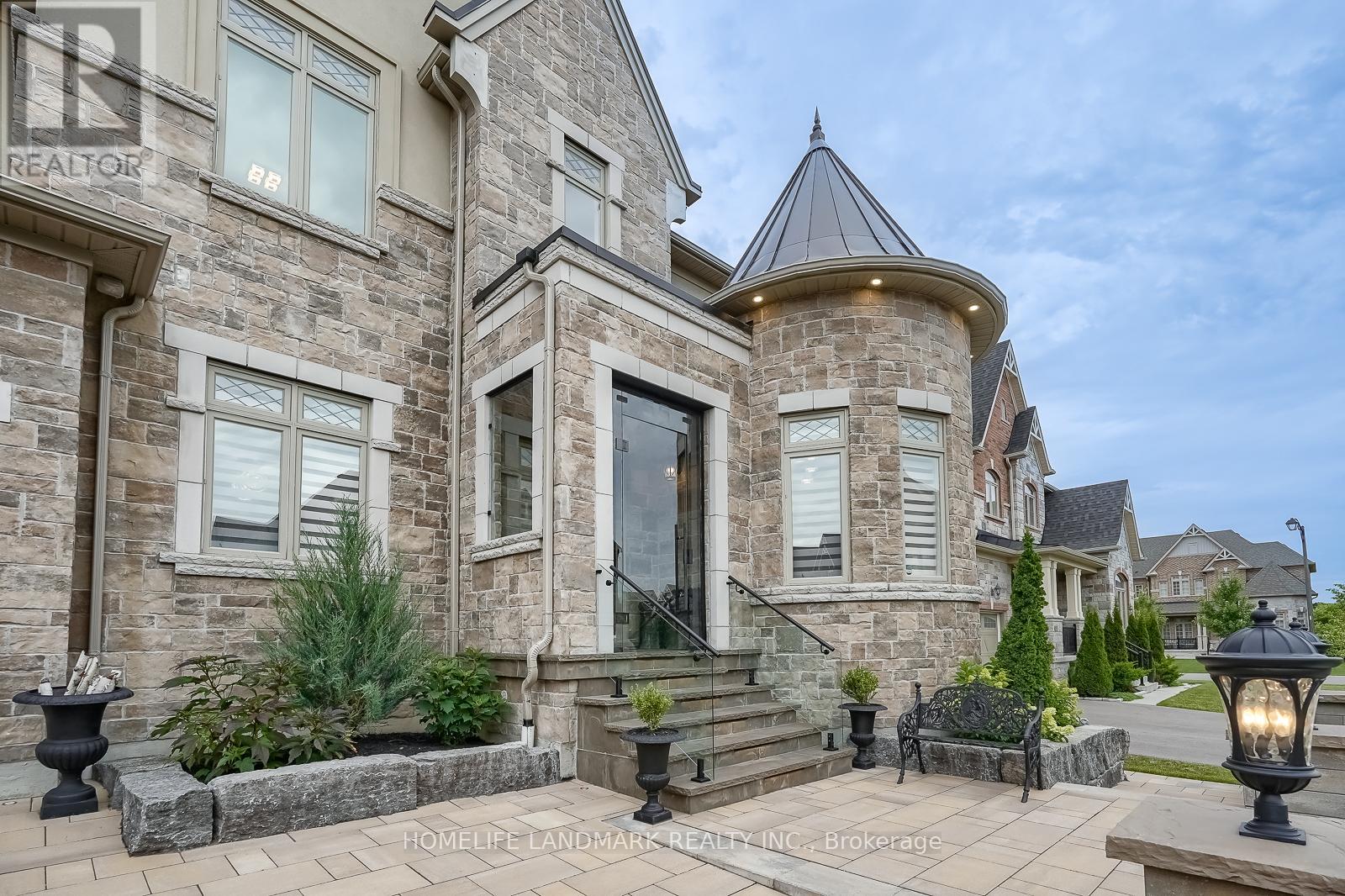 56 Taurus Crescent, East Gwillimbury (Sharon), Ontario  L9N 0P9 - Photo 3 - N12143270