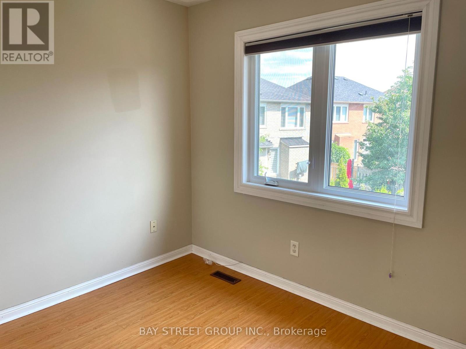 5 Madeira Avenue, Vaughan, Ontario  L6A 2Y4 - Photo 13 - N12143285