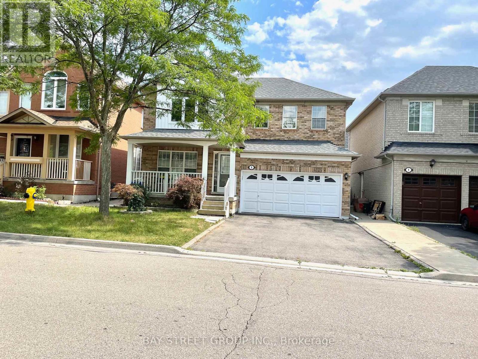 5 Madeira Avenue, Vaughan, Ontario  L6A 2Y4 - Photo 2 - N12143285