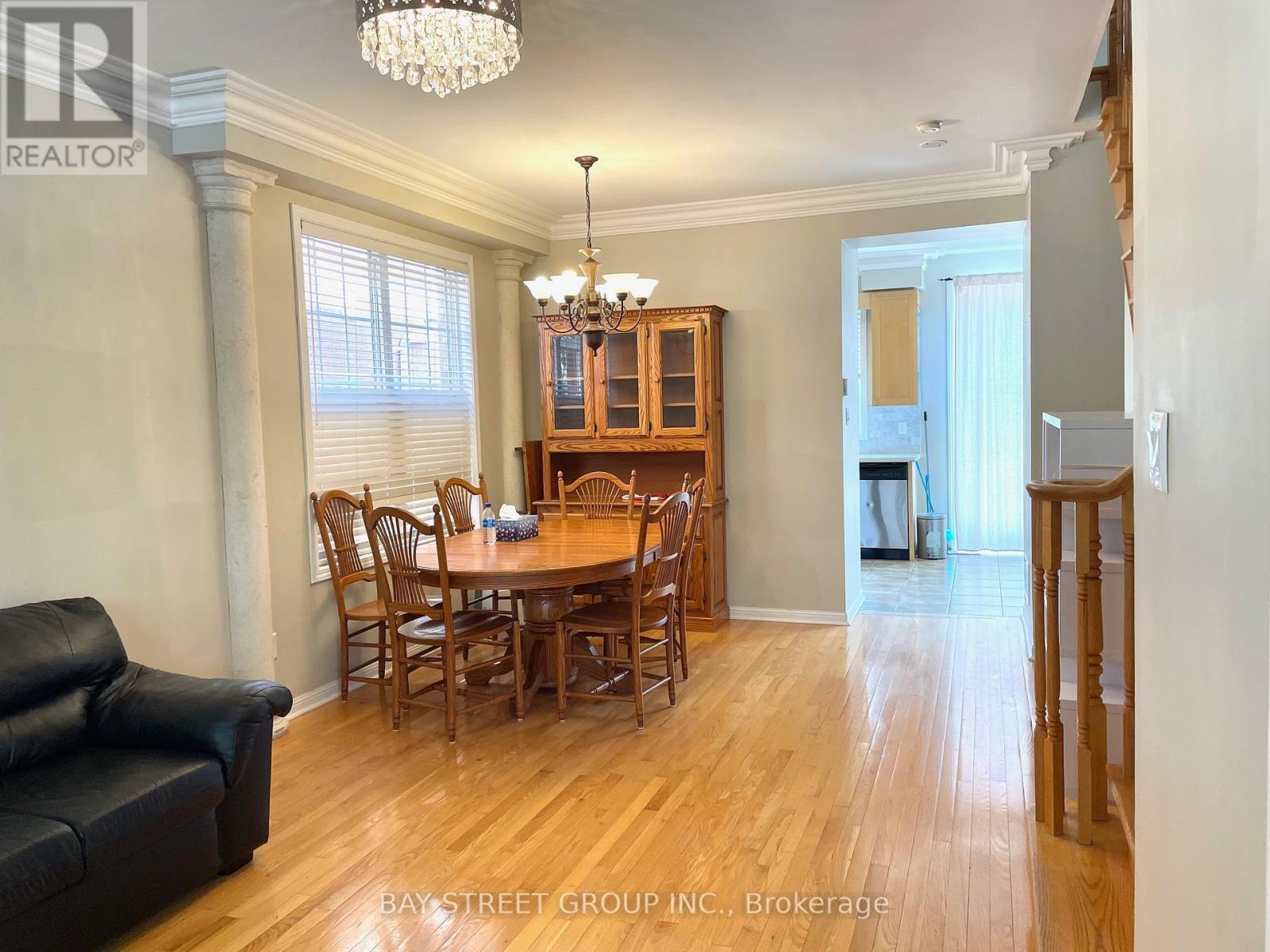 5 Madeira Avenue, Vaughan, Ontario  L6A 2Y4 - Photo 3 - N12143285