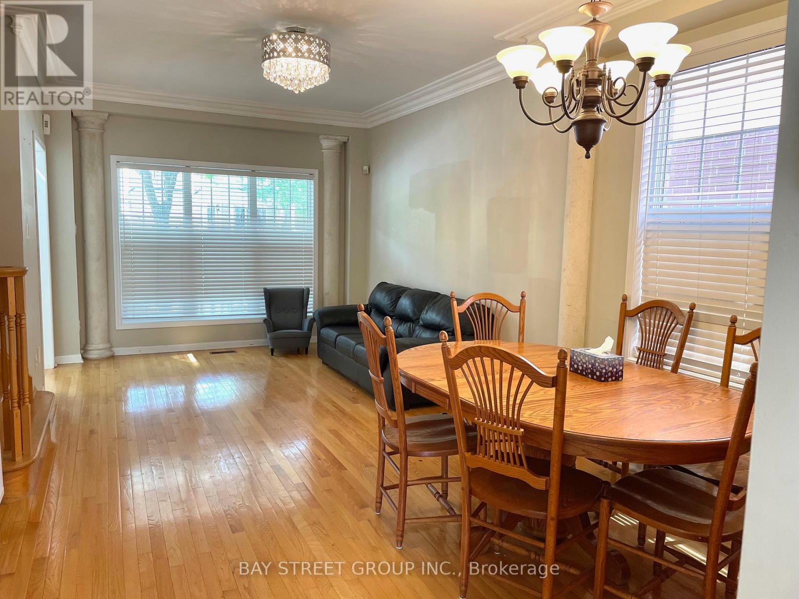 5 Madeira Avenue, Vaughan, Ontario  L6A 2Y4 - Photo 4 - N12143285