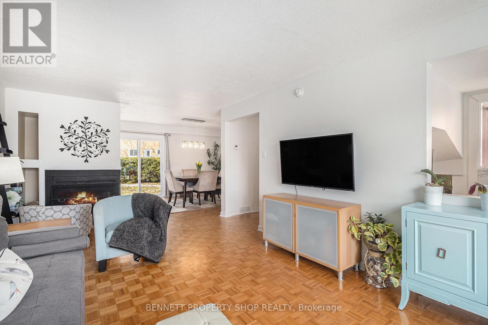 52 Sandhurst Court, Ottawa, Ontario  K1V 9V4 - Photo 7 - X12127964
