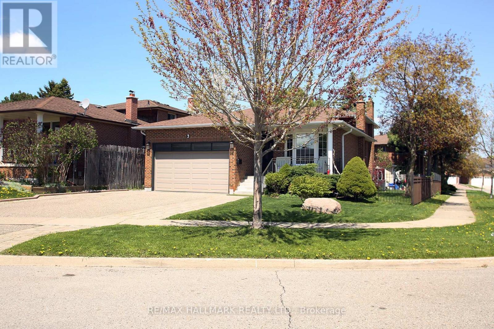 1 - 3 Pottery Crescent, Brampton, Ontario  L6S 3S2 - Photo 1 - W12143256