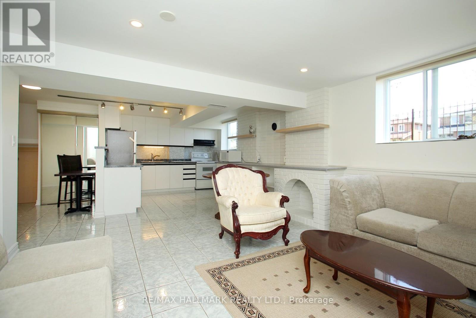 1 - 3 Pottery Crescent, Brampton, Ontario  L6S 3S2 - Photo 4 - W12143256