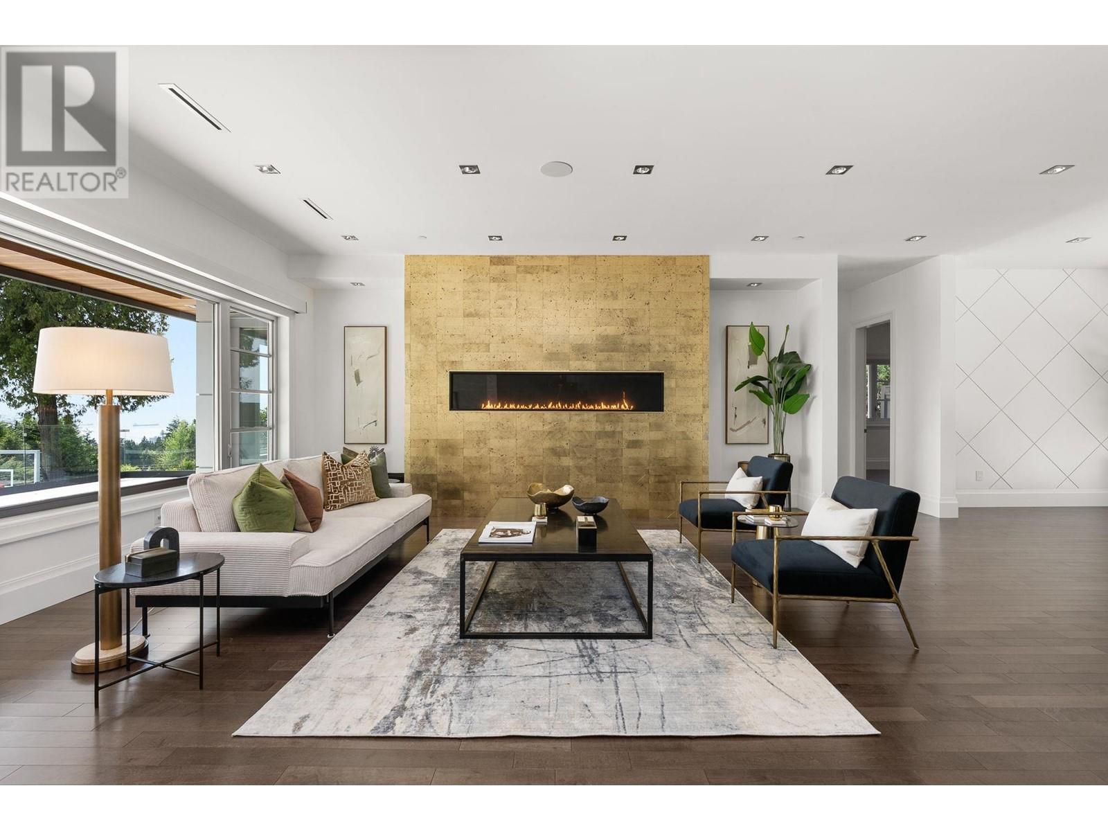 Property at 1265 QUEENS AVENUE image 4