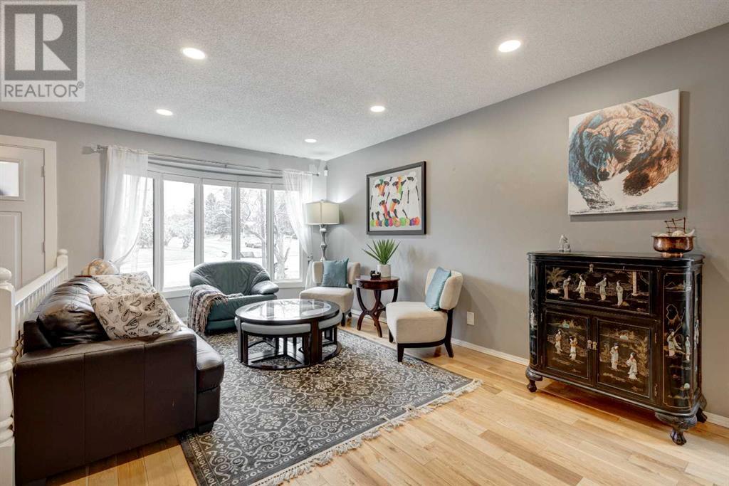 Property at 387 Silvergrove Drive NW image 2