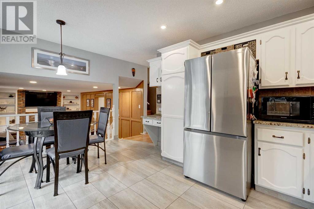 387 Silvergrove Drive Nw, Calgary, Alberta  T3B 4T2 - Photo 9 - A2214501