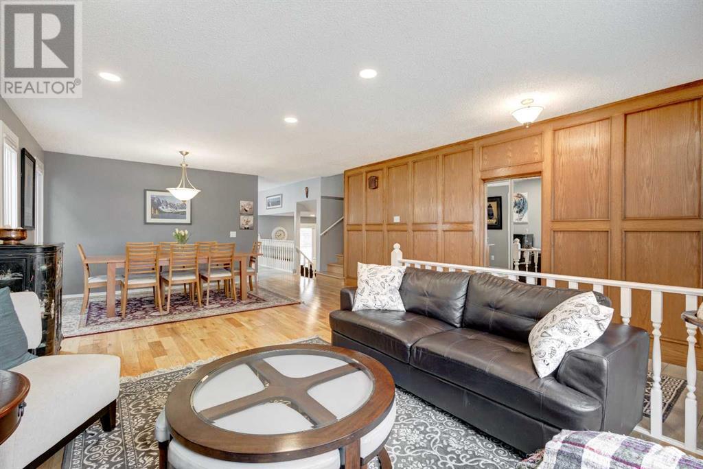 Property at 387 Silvergrove Drive NW image 4