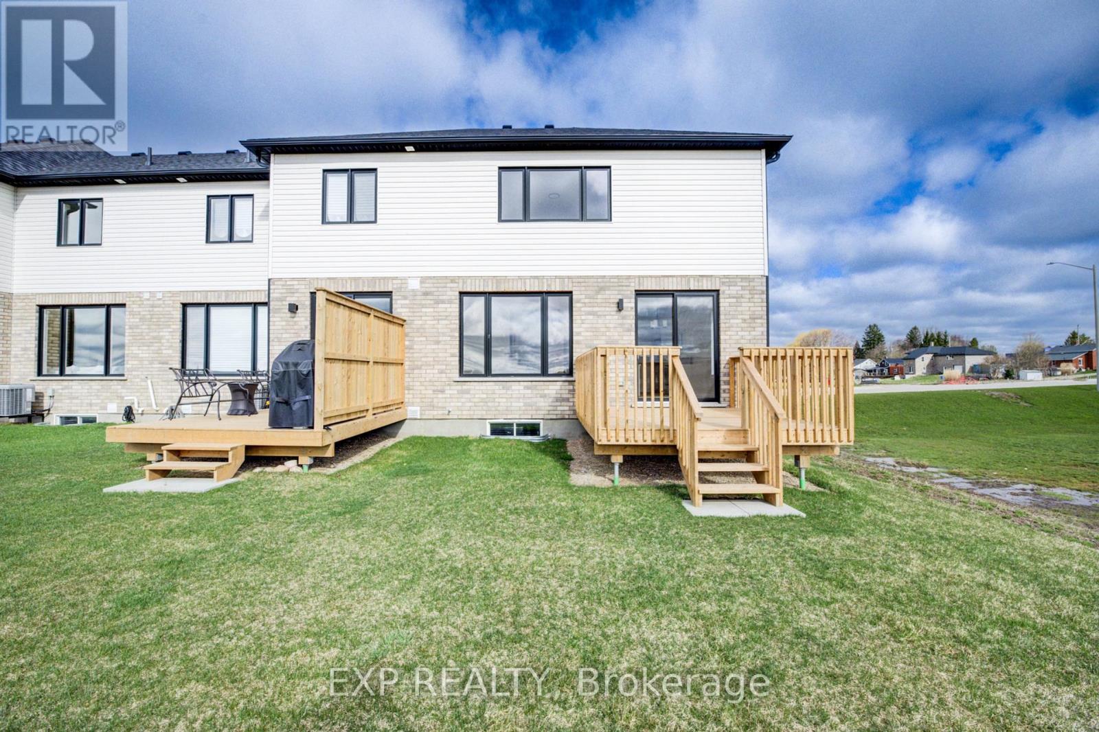 30 Anne Street W, Minto, Ontario  N0G 1Z0 - Photo 4 - X12143268