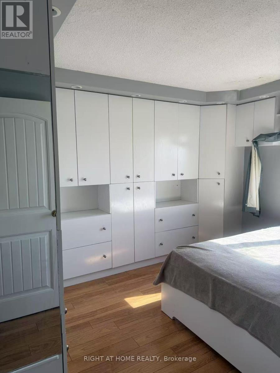 1607 - 158c Mcarthur Avenue, Ottawa, Ontario  K1L 8E7 - Photo 7 - X12123106