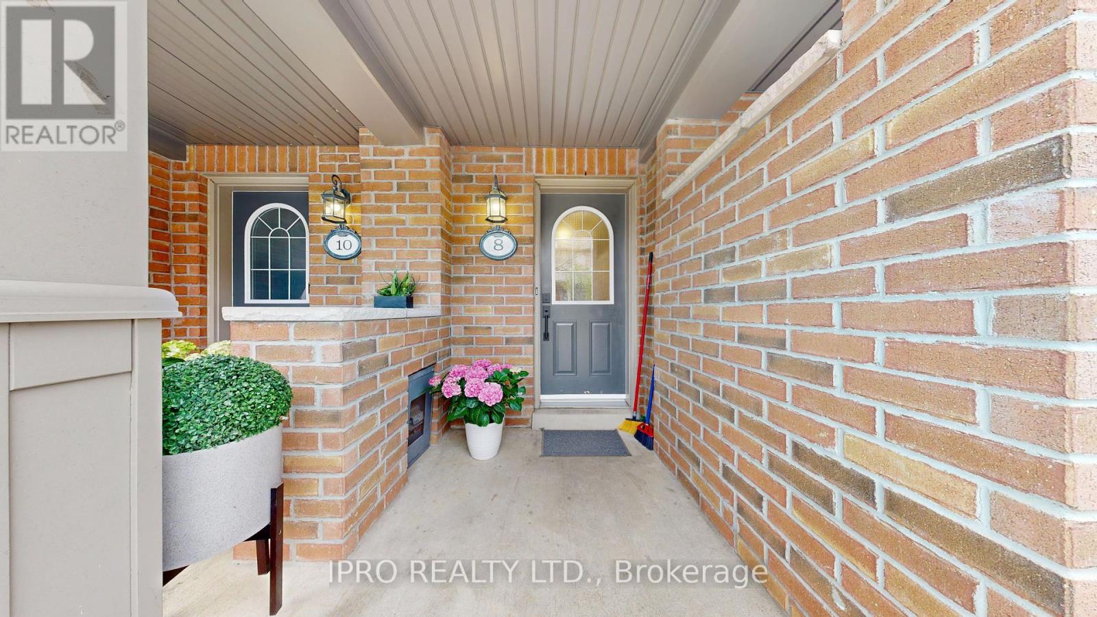 8 Bakewell Street, Brampton, Ontario  L5L 2E5 - Photo 4 - W12129015