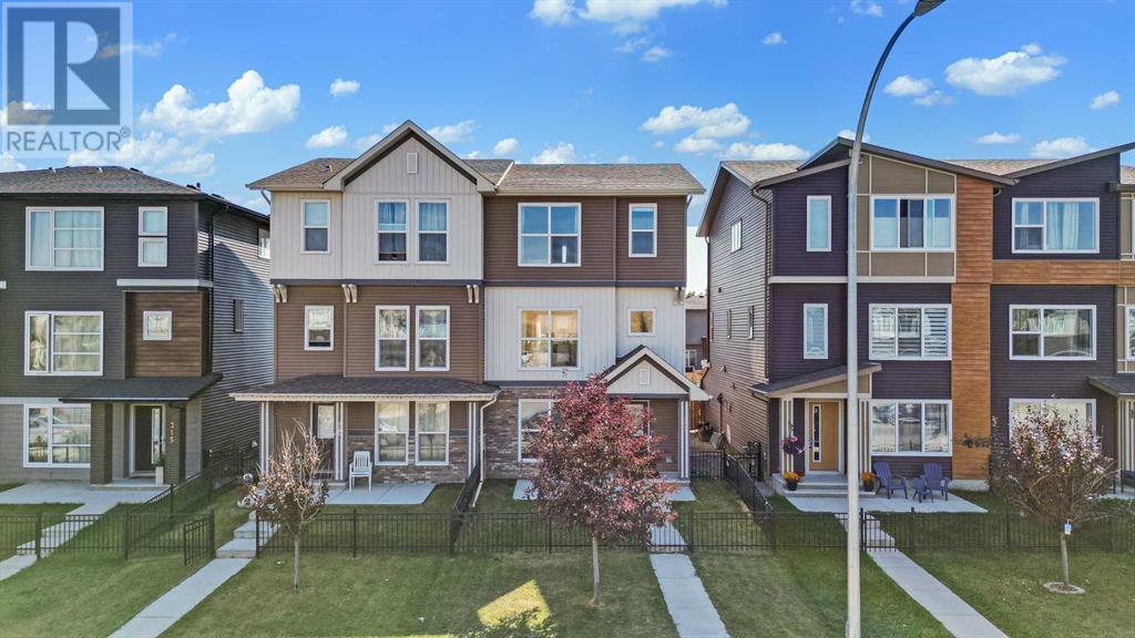 Property at 307 Walgrove Boulevard SE image 2
