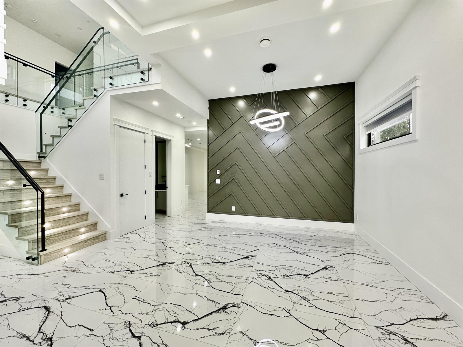 Property at 12352 96 AVENUE image 3