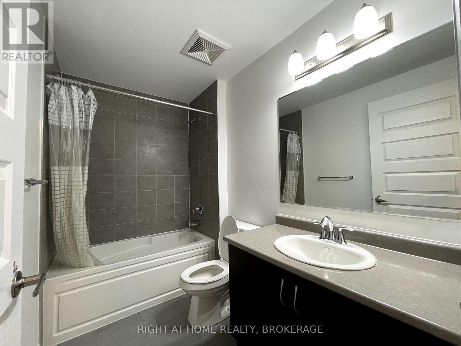 227 - 95 Dundas Street W, Oakville, Ontario  L6M 5N4 - Photo 14 - W12135186