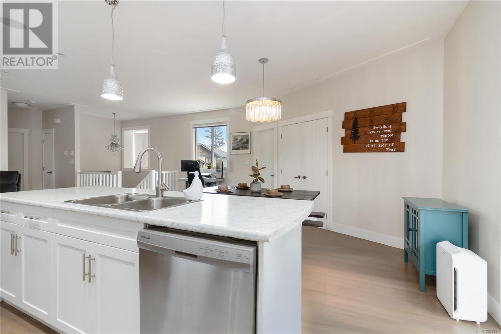 Property at 775 Egret Close image 2