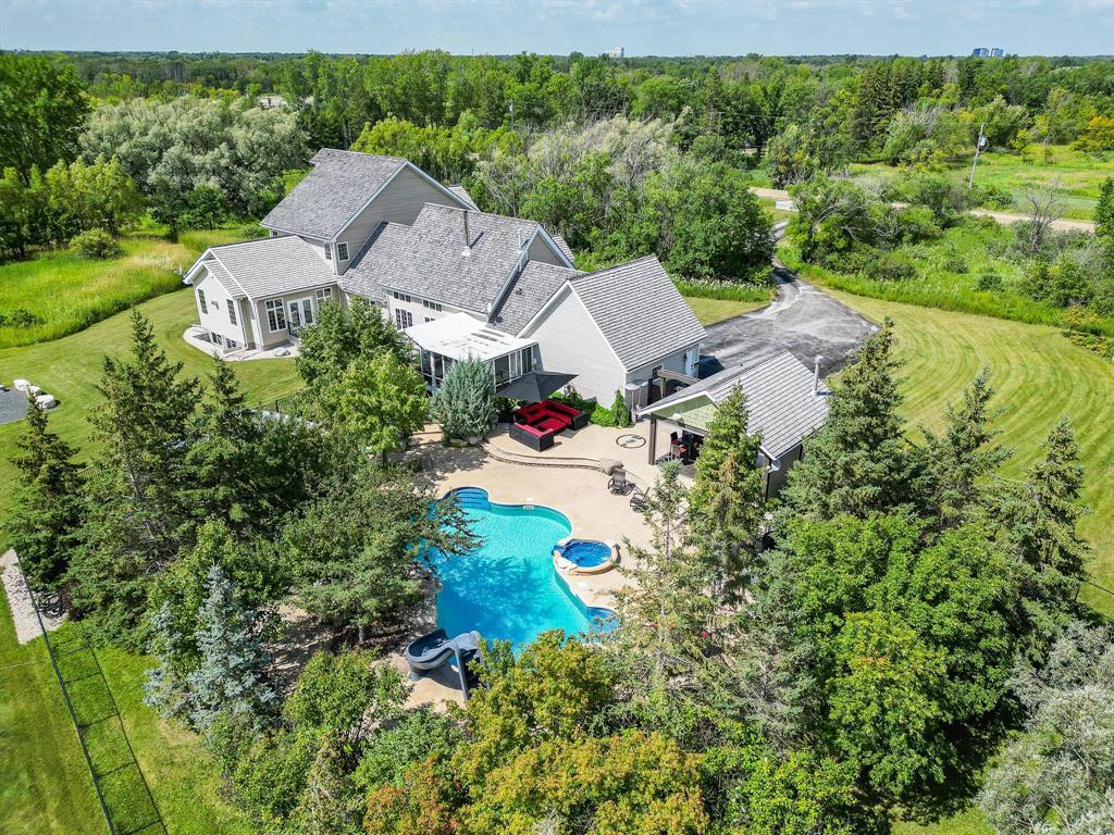 584 Fraser Road, Winnipeg, Manitoba  R2N 4B4 - Photo 1 - 202510482