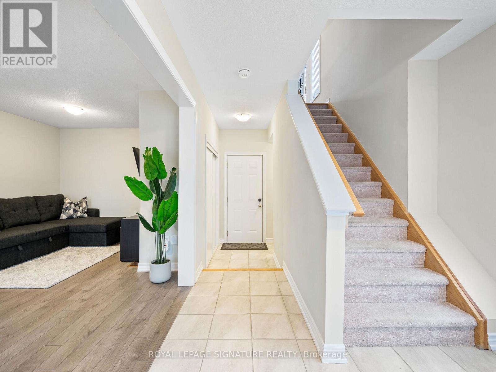 27 Canoe Lane, Hamilton, Ontario  L8K 0A3 - Photo 4 - X12143293