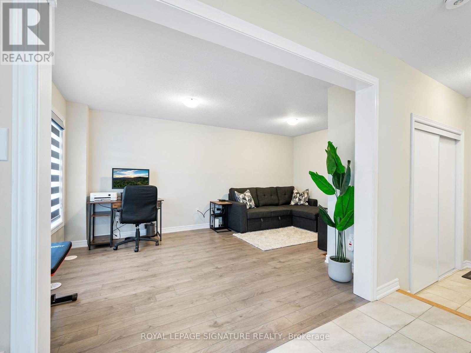 27 Canoe Lane, Hamilton, Ontario  L8K 0A3 - Photo 5 - X12143293