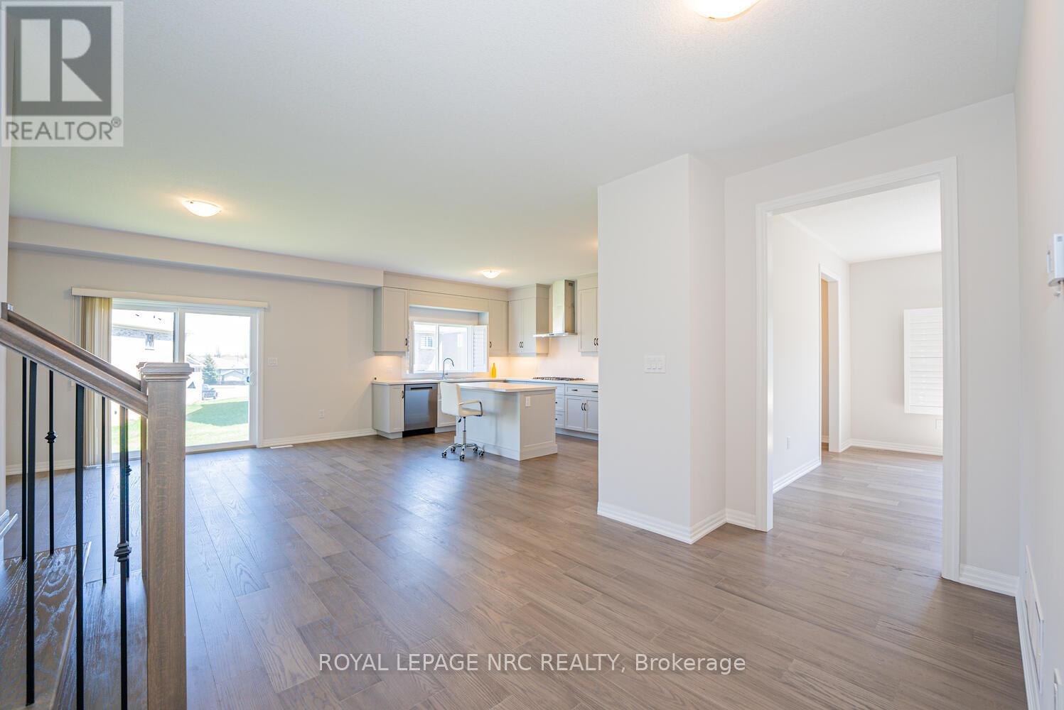 115 Hillcrest Road, Port Colborne (Main Street), Ontario  L3K 6E4 - Photo 7 - X12143337