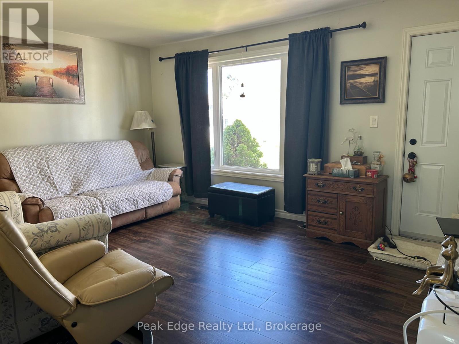 357 8th Street, Hanover, Ontario  N4N 1J9 - Photo 5 - X12143311