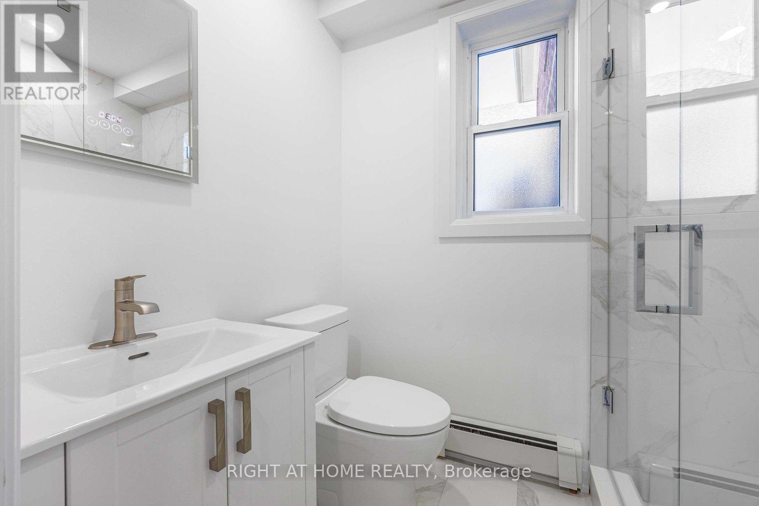 54 Mcnairn Avenue, Toronto, Ontario  M5M 2H5 - Photo 15 - C12143312