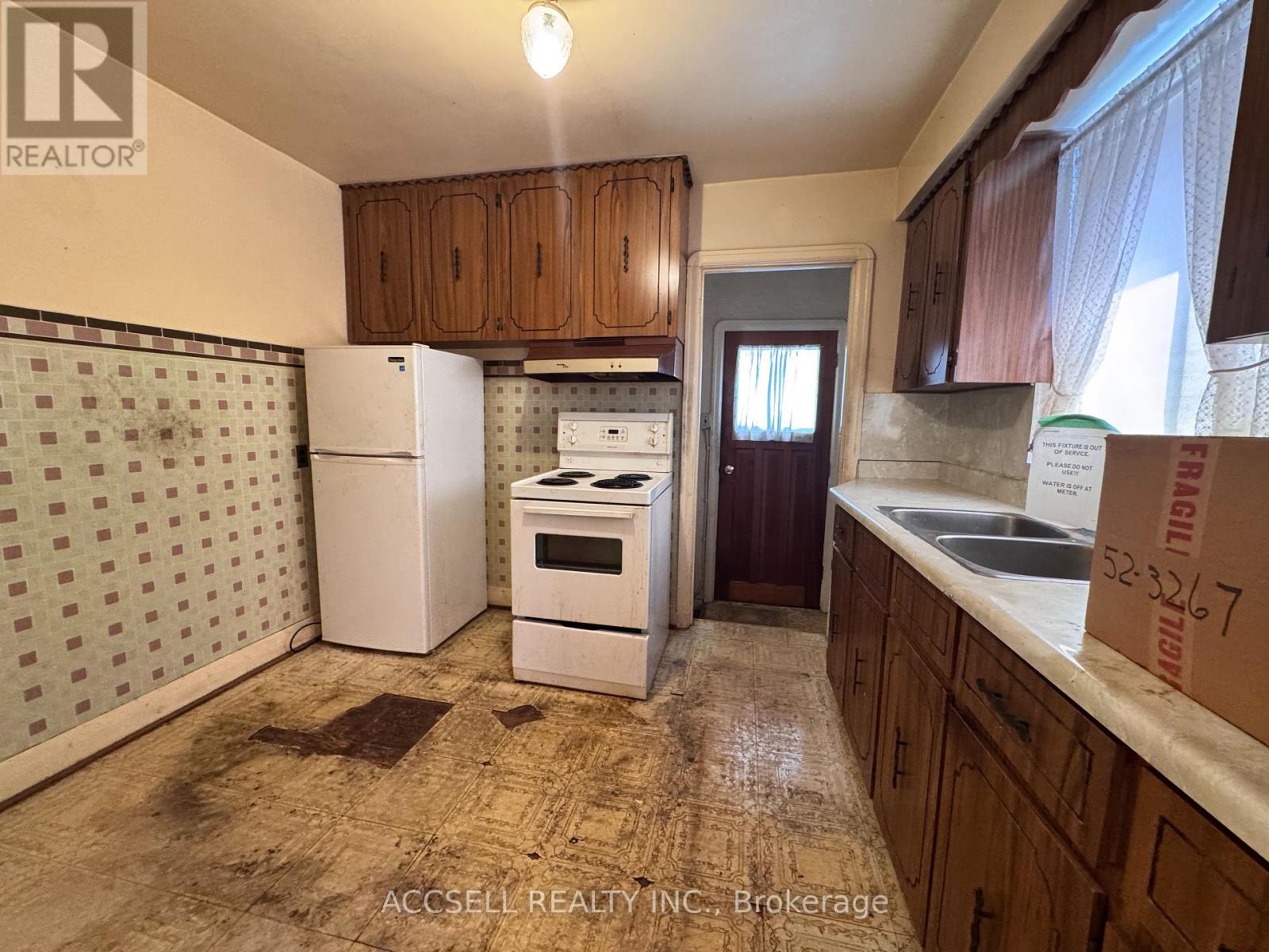 493 Dawes Road, Toronto, Ontario  M4B 2G5 - Photo 3 - E12143323