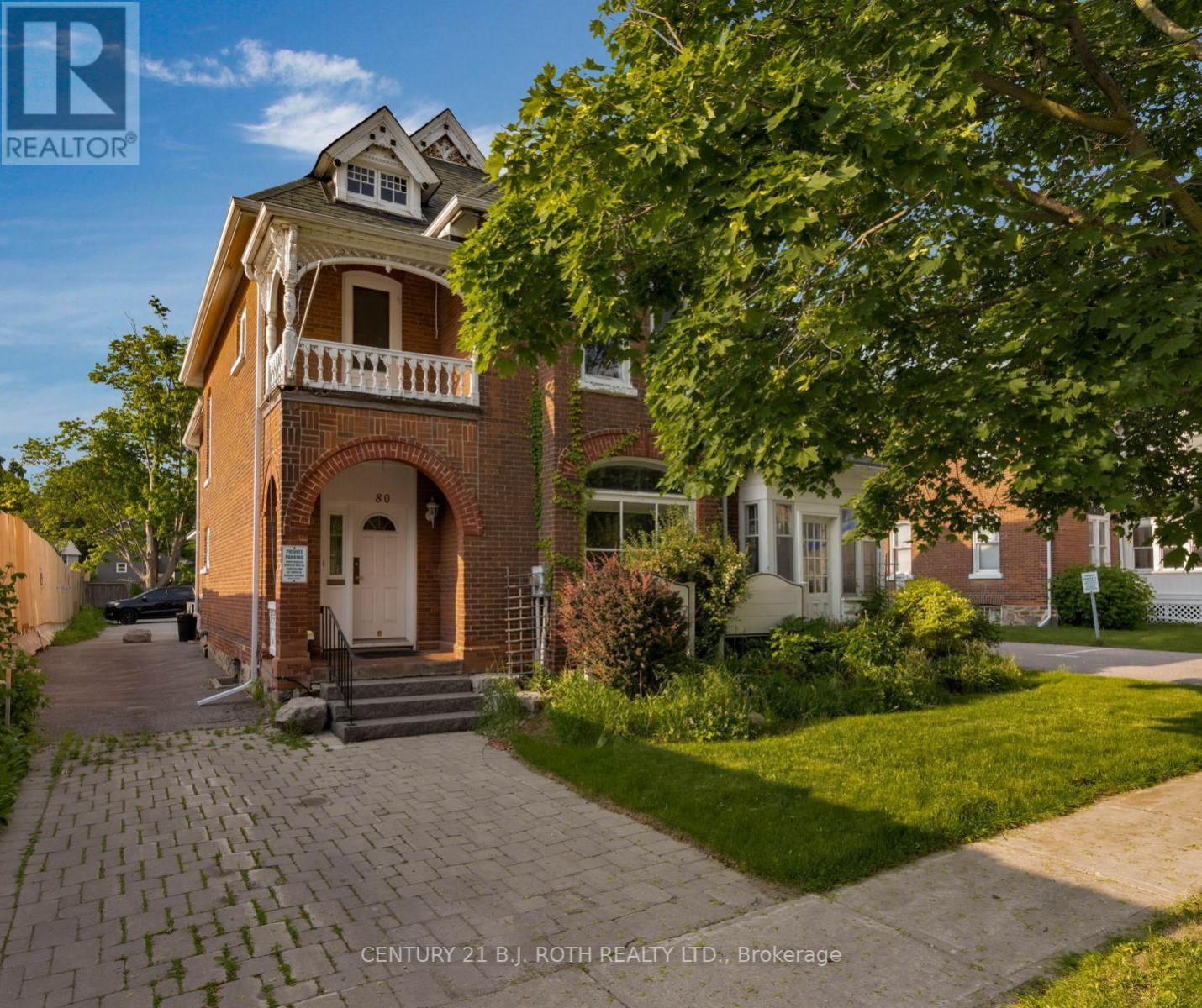 80 Worsley Street, Barrie, Ontario  L4M 1L8 - Photo 2 - S12143336