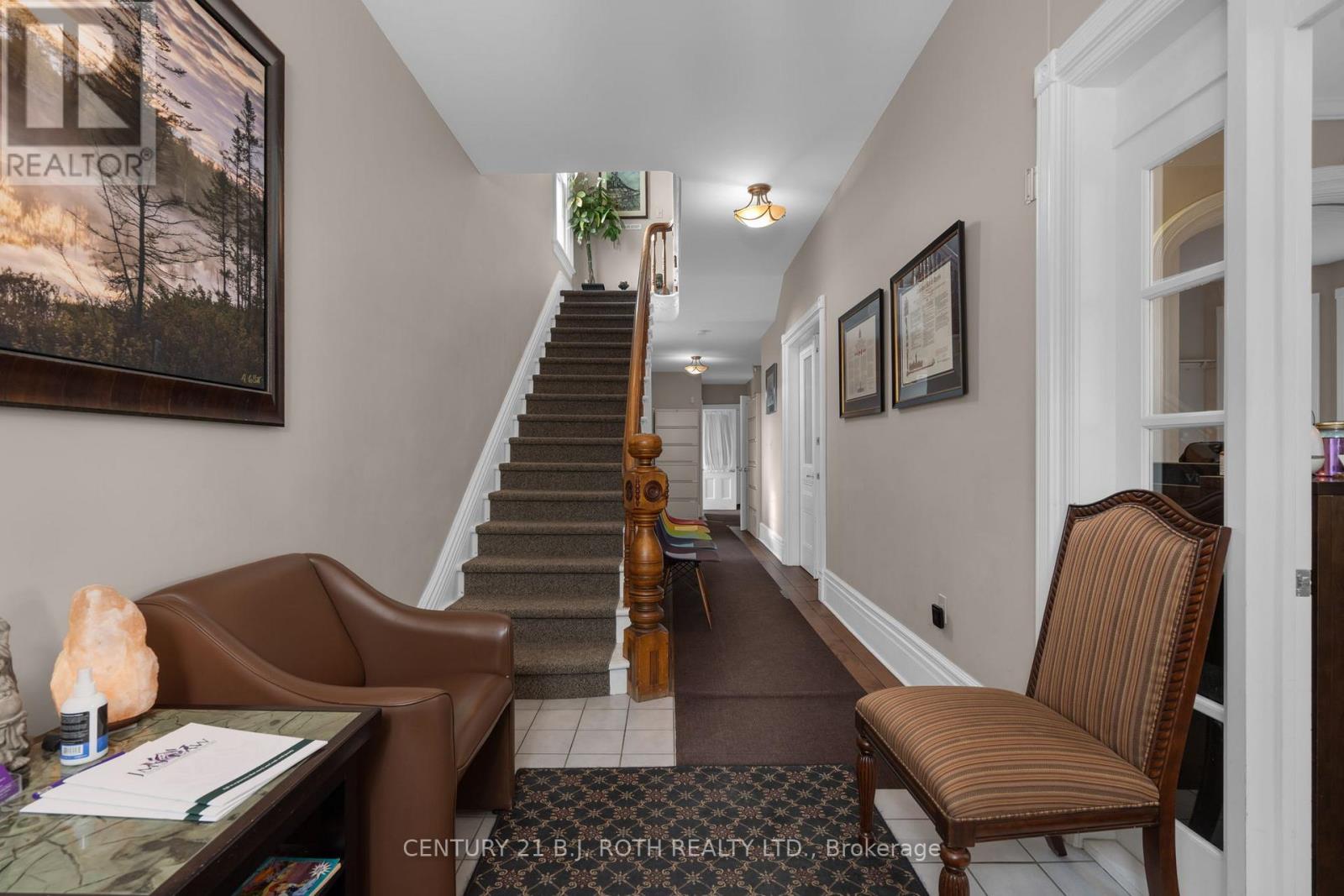 80 Worsley Street, Barrie, Ontario  L4M 1L8 - Photo 5 - S12143336